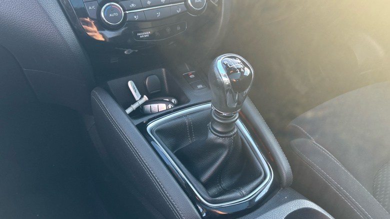 Nissan Qashqai 1.5 dCi N-Connecta 5dr Diesel Hatchback